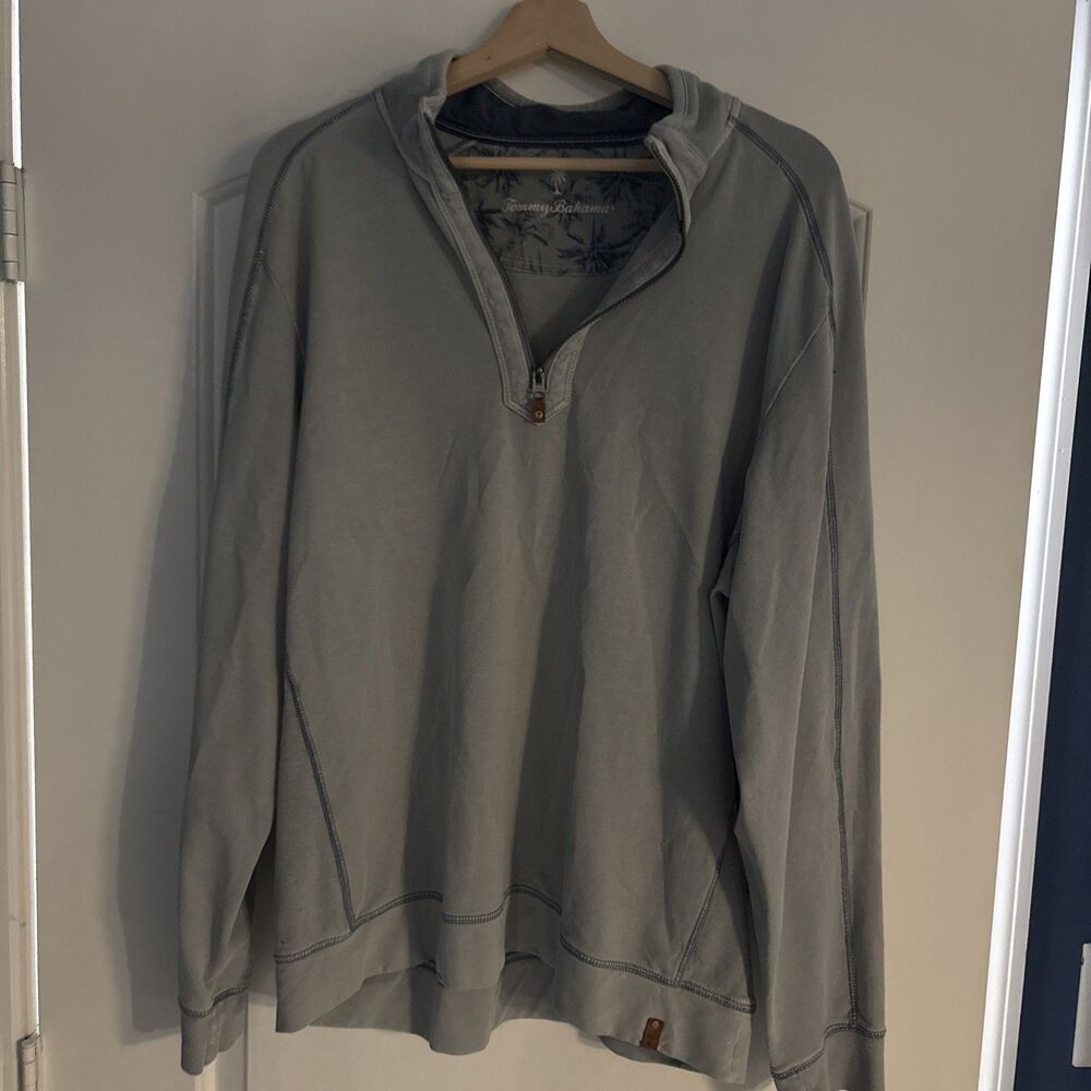 Tommy Bahama Large Pull Over Hoodie